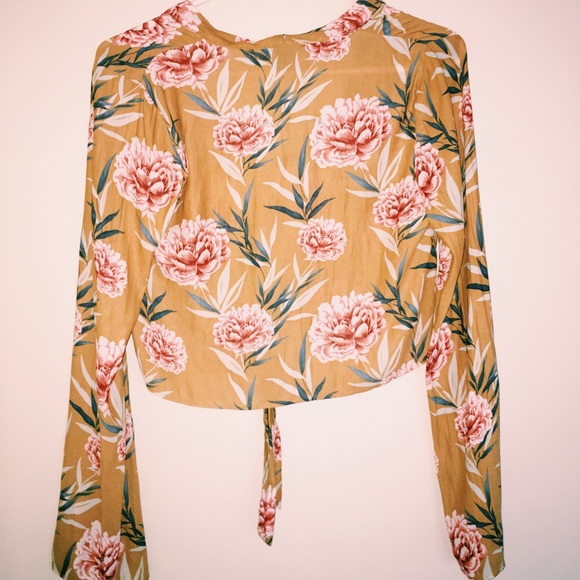 Forever 21 cropped blouse - Picture 2 of 2